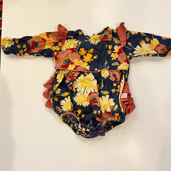Ruffle Butts long sleeved romper, 0-3 months - Picture 1 of 2